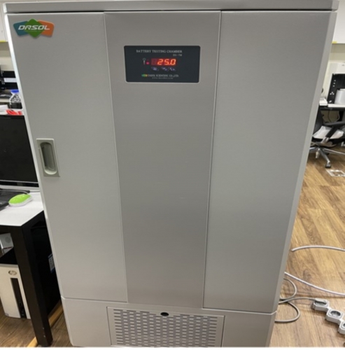 Battery test chamber